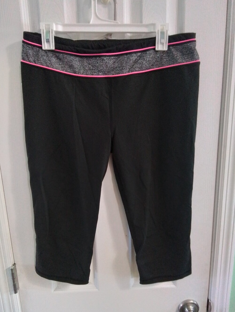 VSX Women’s Black Active Capri Legings with Pink Trim